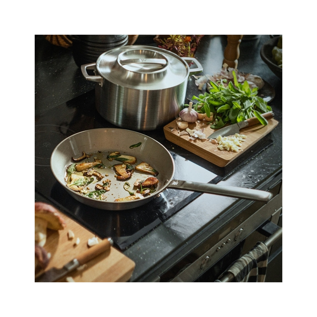 Сковорода Fiskars Norden 28 см з мінеральним покриттям (1067633) - зображення 9