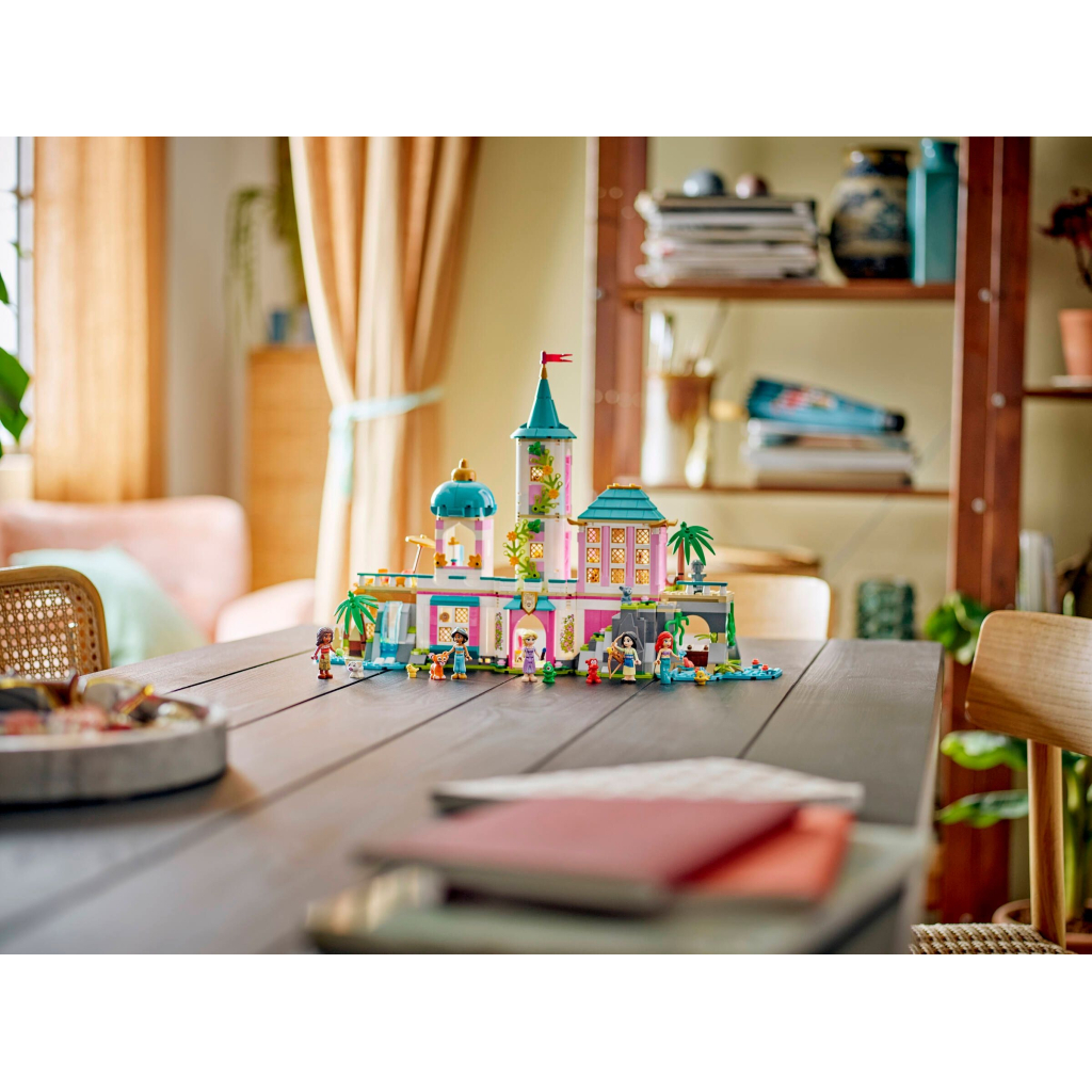 Конструктор LEGO Disney Замок принцеси та королівські улюбленці (43267) - зображення 12