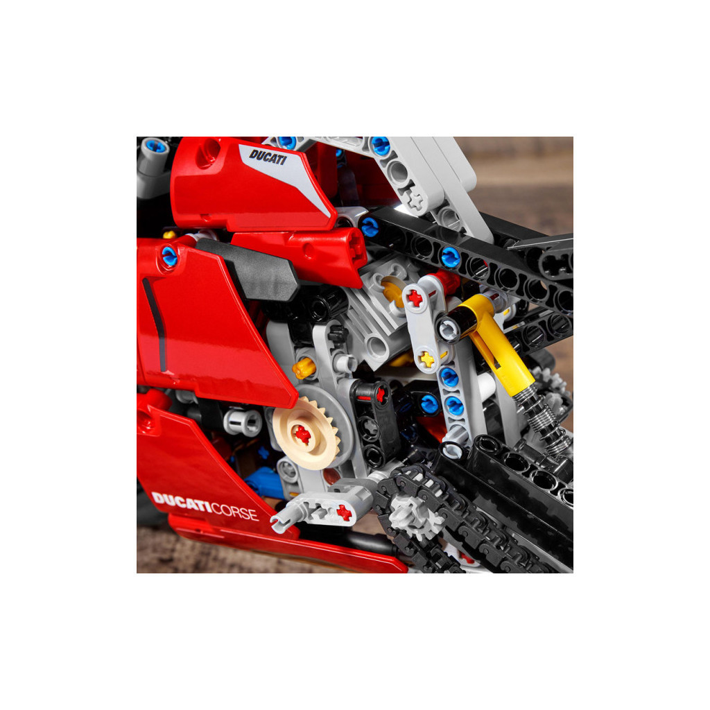 Конструктор LEGO Technic Ducati Panigale V4 R 0 646 деталей (42107) - зображення 9