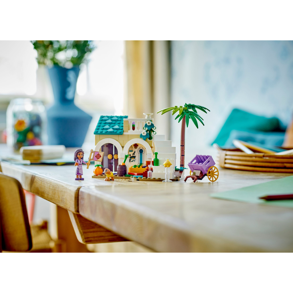 Конструктор LEGO Disney Asha in the City of Rosas 154 деталі (43223) - зображення 8