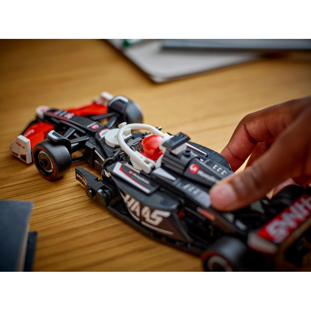 Конструктор LEGO Speed Champions Автомобіль для перегонів MoneyGram Haas F1 Team VF-24 (77250) - зображення 9