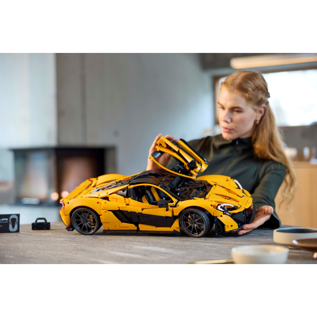 Конструктор LEGO Technic McLaren P1 3893 деталі (42172) - зображення 8