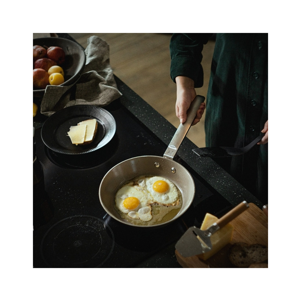 Сковорода Fiskars Norden з мінеральним покриттям 24 см (1067631) - зображення 9