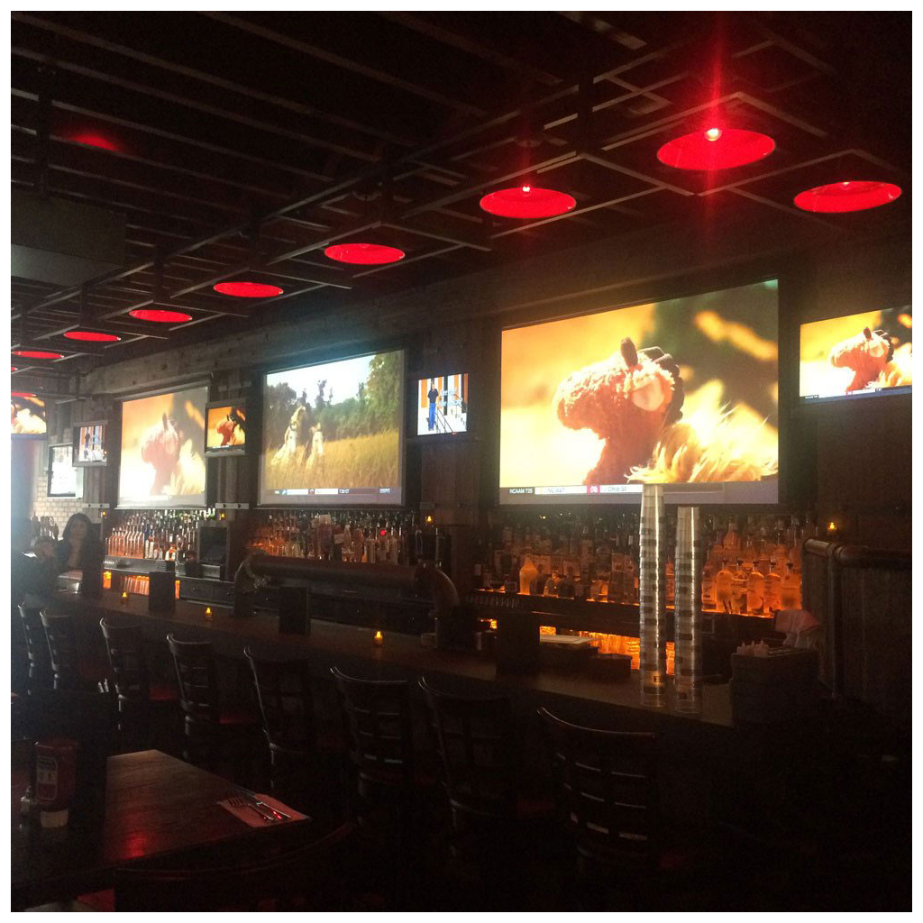 Проекційний екран Elite Screens VMAX135XWH2-E24 - зображення 5