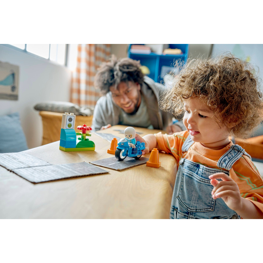 Конструктор LEGO DUPLO Town Синій поліцейський мотоцикл (10471) - зображення 8