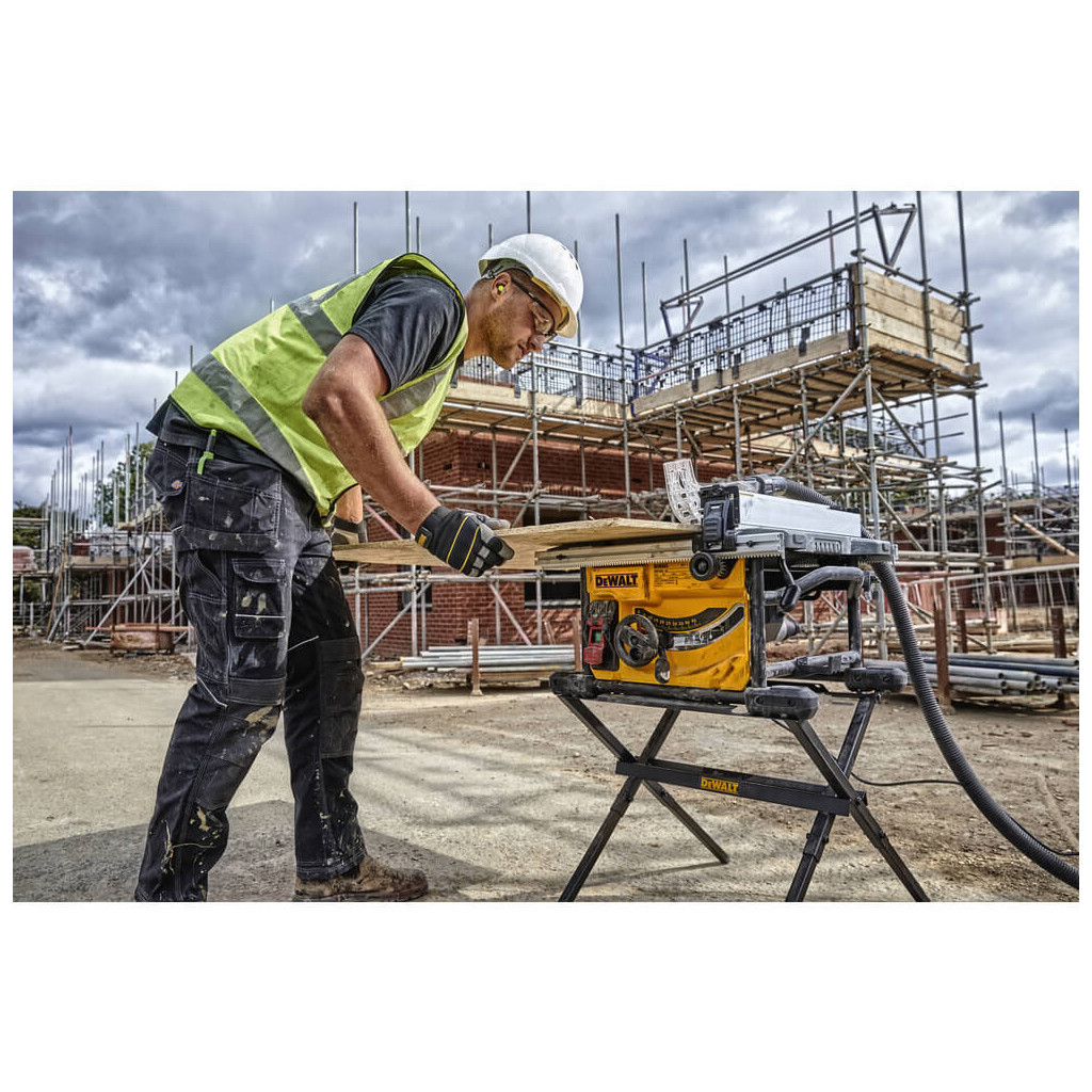 Циркулярна пила DeWALT 1850 Вт, 5800 об/хв, 210х30 мм, + стіл DE7400 (DWE7485RS) - зображення 2