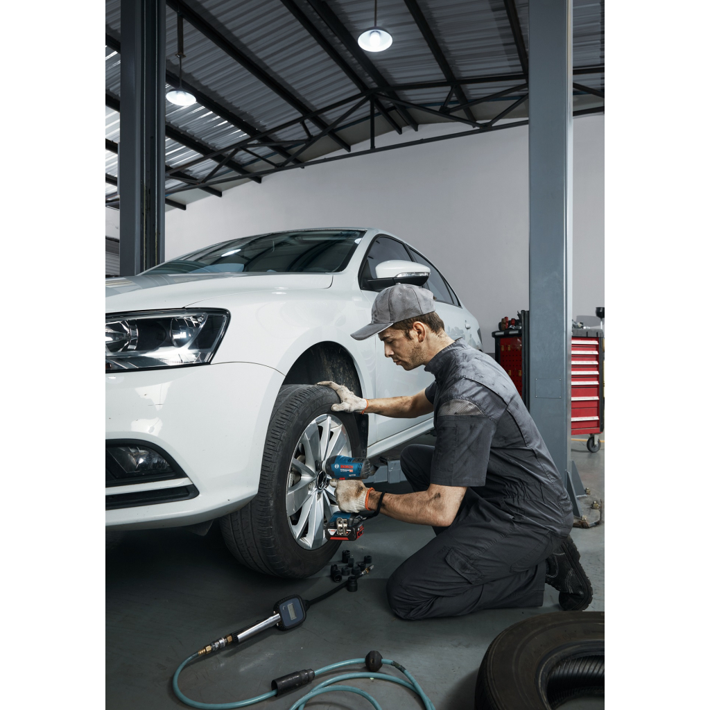 Гайковерт Bosch GDS 18V-400, 2x5Ah, 400 Нм, 0-2500 об/хв, кейс, зажим квадрат, 1.87 кг (0.601.9K0.020) - изображение 5