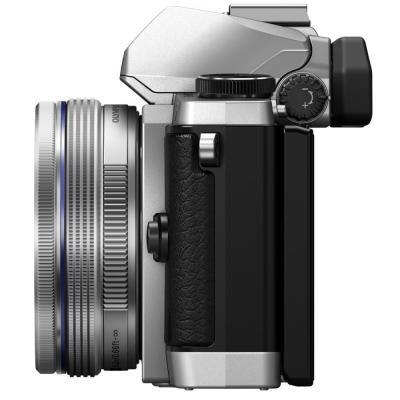 Цифровий фотоапарат Olympus E-M10 Pancake Zoom 14-42 mm Kit silver/black (V207024SE000) - зображення 9