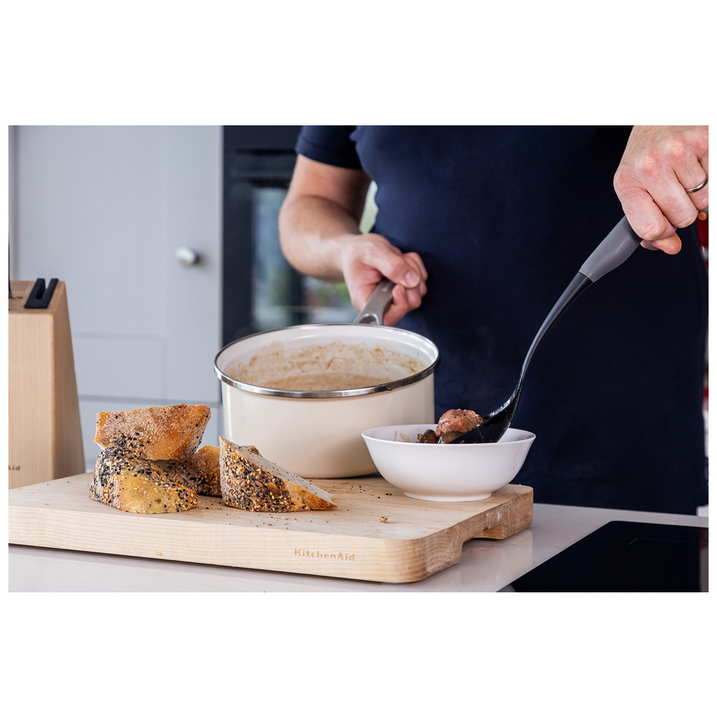 Ложка кухарська KitchenAid Coreline для сервіровки з прорізами, 33,8 см, сіра (KAS004OHCGG) - зображення 6
