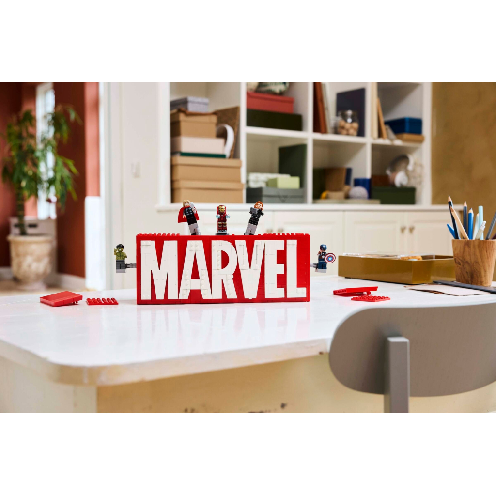 Конструктор LEGO Super Heroes Логотип і мініфігурки MARVEL (76313) - зображення 9