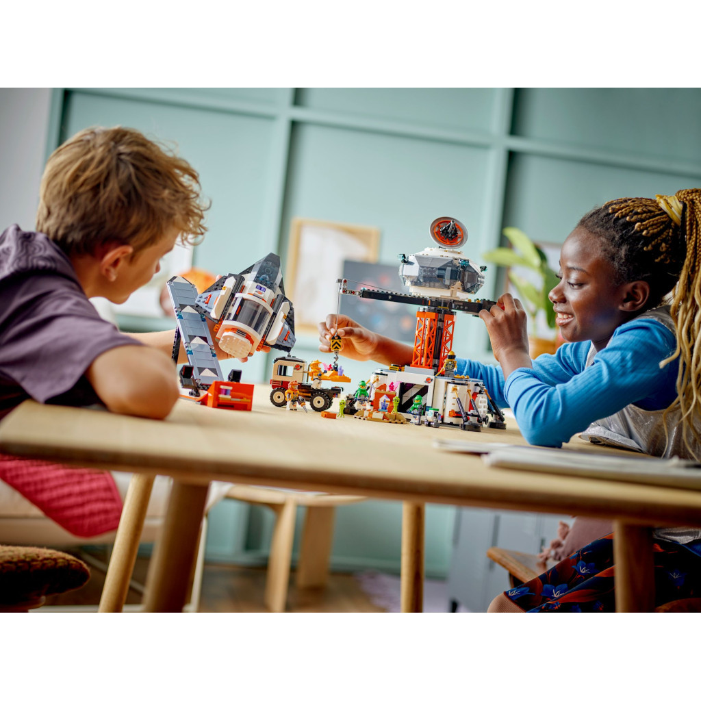 Конструктор LEGO City Космічна база й стартовий майданчик для ракети 1422 деталей (60434) - зображення 9