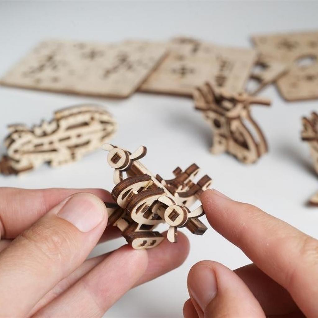 Збірна модель Ugears механічний Фіджет Літаки (70034) - зображення 3