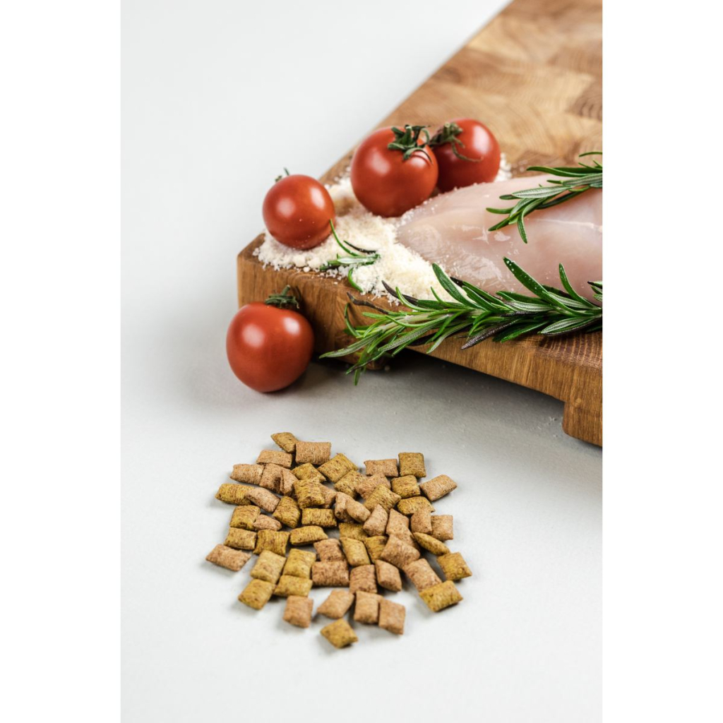 Ласощі для котів Savory Snack Chicken and Cheese 60 г (подушечки з куркою та сиром) (4820232631461) - изображение 4