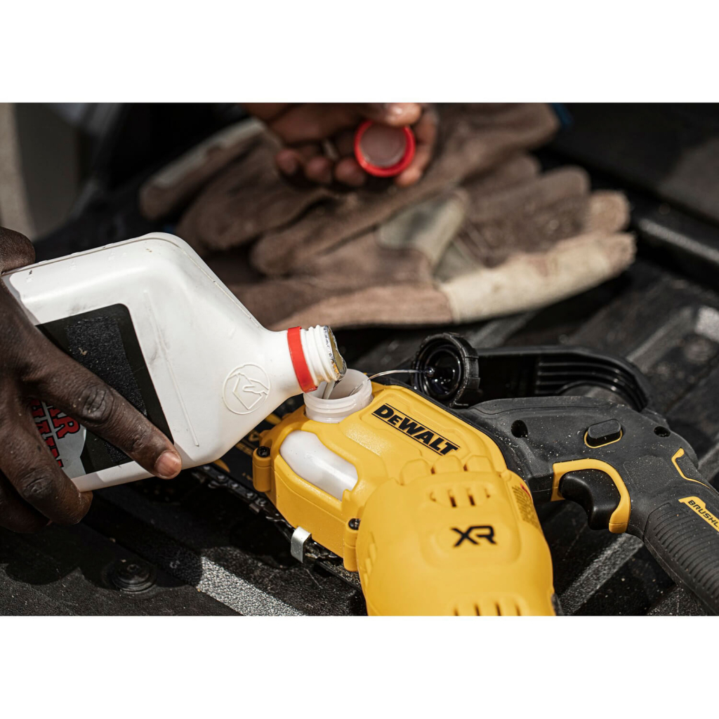 Ланцюгова пила DeWALT міні, 18 XR Li-ion 5Ah, безщіткова, шина 20 см (DCMPS520P1) - изображение 9