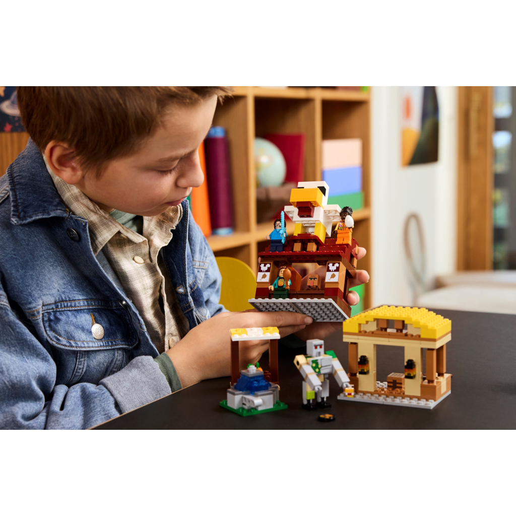 Конструктор LEGO Minecraft Напад на село з повітряною кулею Ґаст (21273) - зображення 11