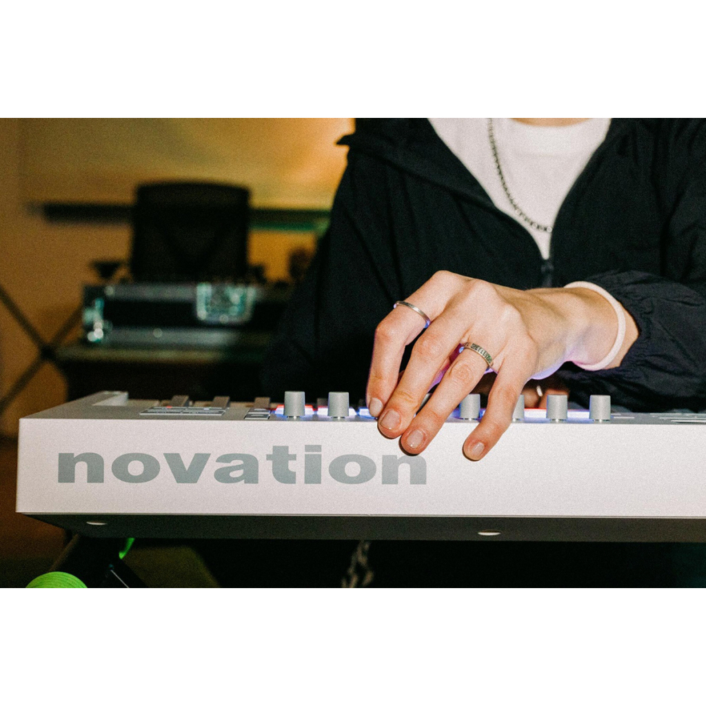 MIDI-клавіатура Novation Launchkey 49 MK4 White Edition (301235) - изображение 11
