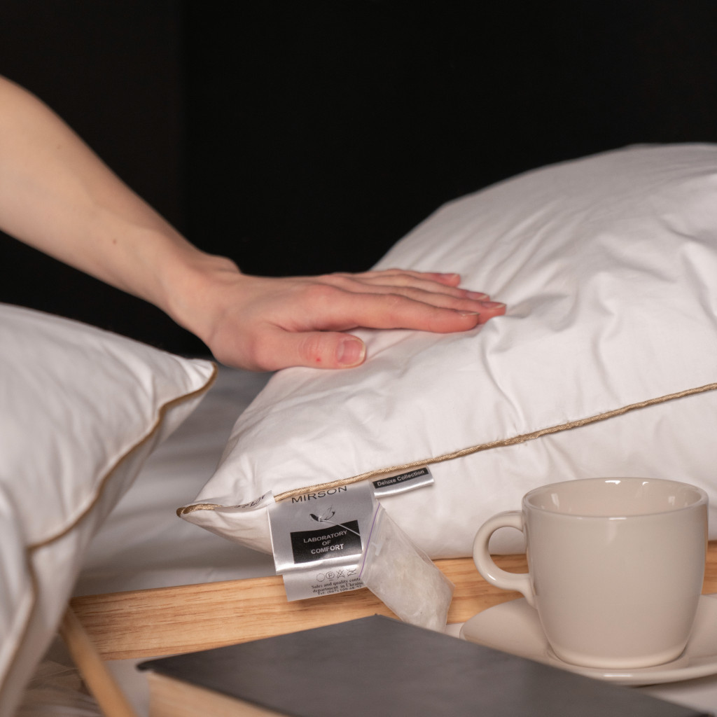 Подушка MirSon пухова Hand Made De Luxe White 903 низька 40x60 (2200000555533) - изображение 11