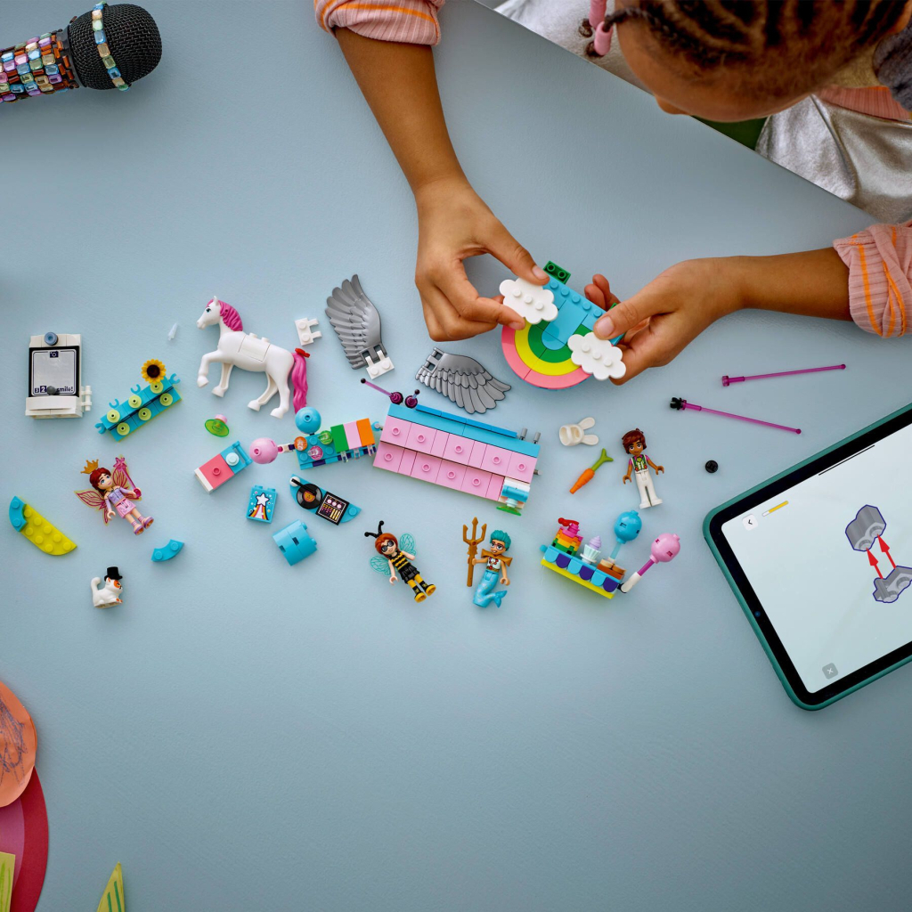 Конструктор LEGO Friends Костюмована вечірка з єдинорогом та феєю (42661) - зображення 8