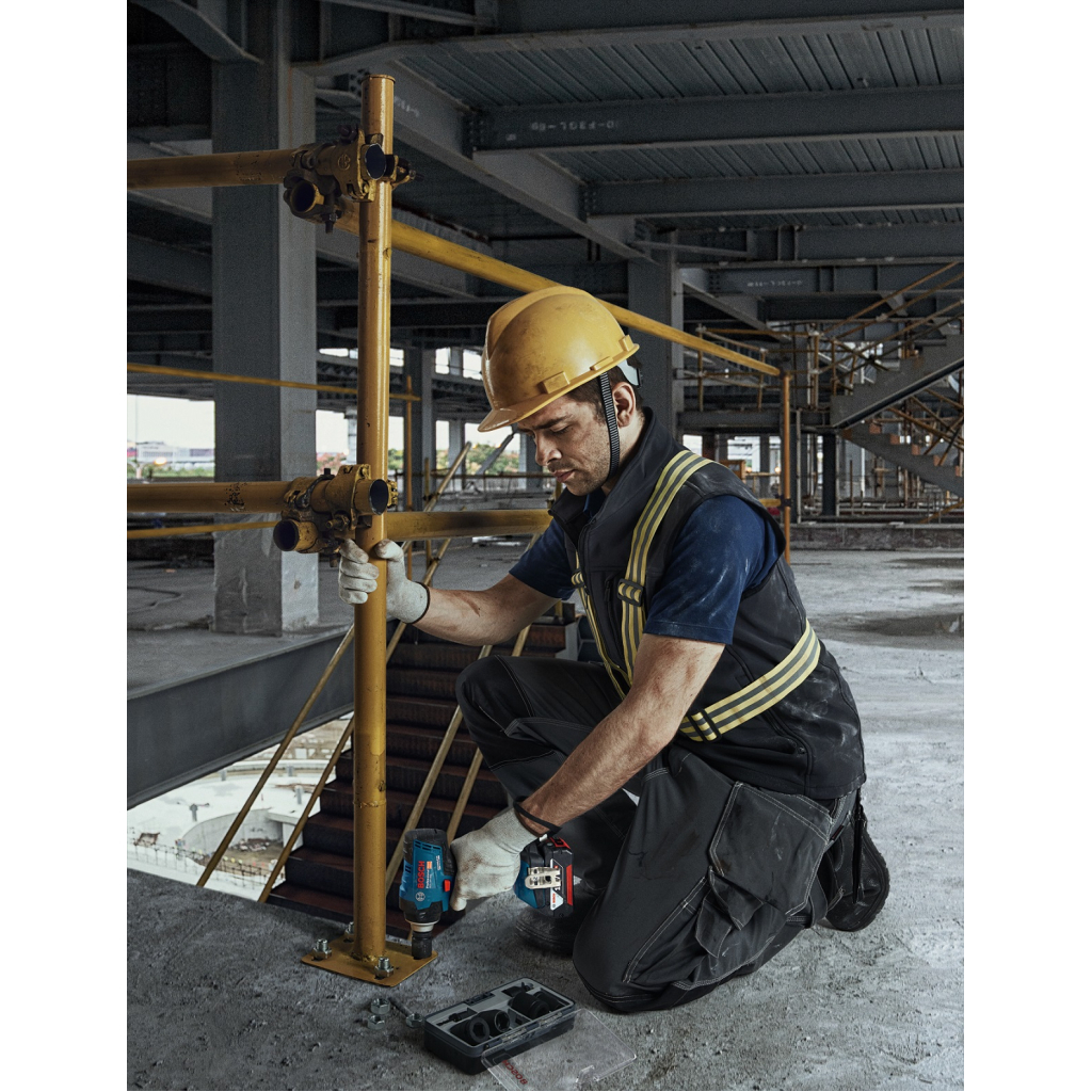 Гайковерт Bosch GDS 18V-400, 2x5Ah, 400 Нм, 0-2500 об/хв, кейс, зажим квадрат, 1.87 кг (0.601.9K0.020) - изображение 4