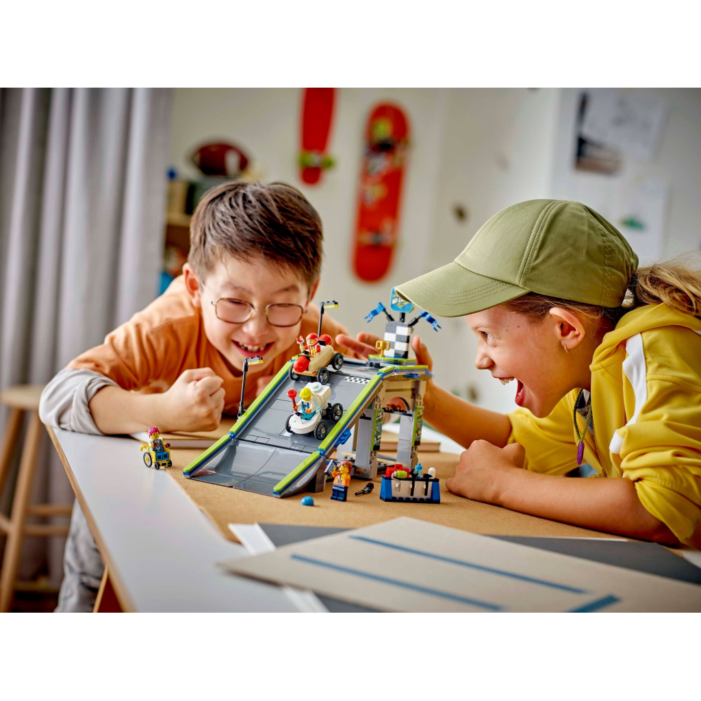 Конструктор LEGO City Жодних обмежень: Автодром для гоночних автомобілів (60460) - зображення 8