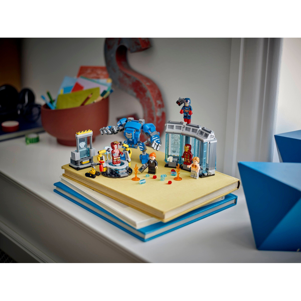 Конструктор LEGO Super Heroes Лабораторія Залізної Людини: зал обладунків (76315) - зображення 11