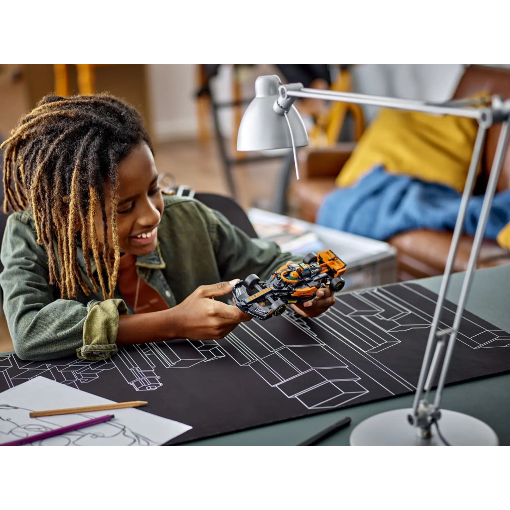 Конструктор LEGO Speed Champions Автомобіль для перегонів 2023 McLaren Formula 1, 245 деталей (76919) - зображення 2