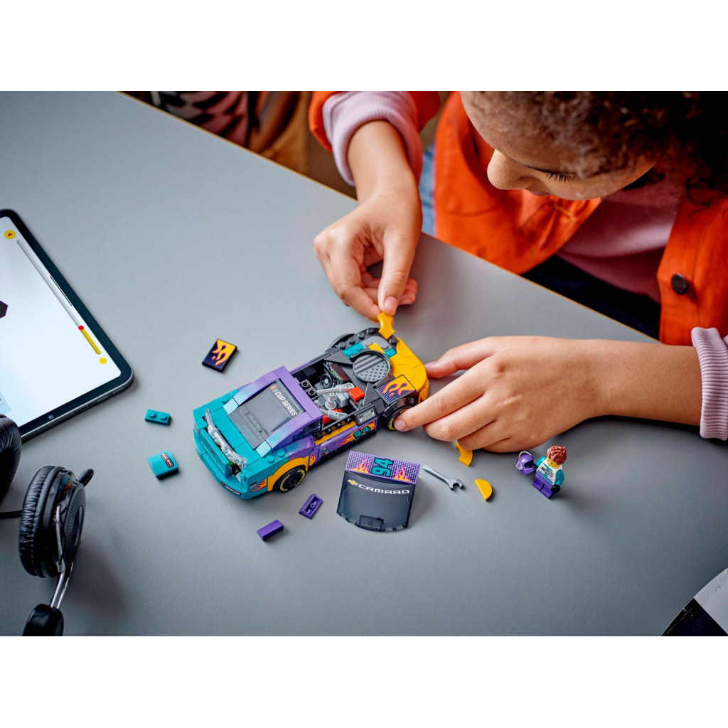 Конструктор LEGO Speed Champions NASCAR Next Gen Chevrolet Camaro ZL1, 328 деталей (76935) - зображення 11