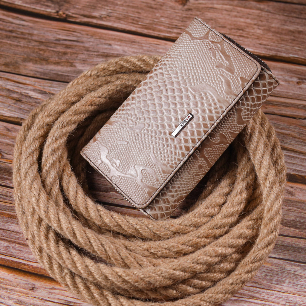 Портмоне Karya З лакованої фактурної шкіри Бежеве (21430) - зображення 10