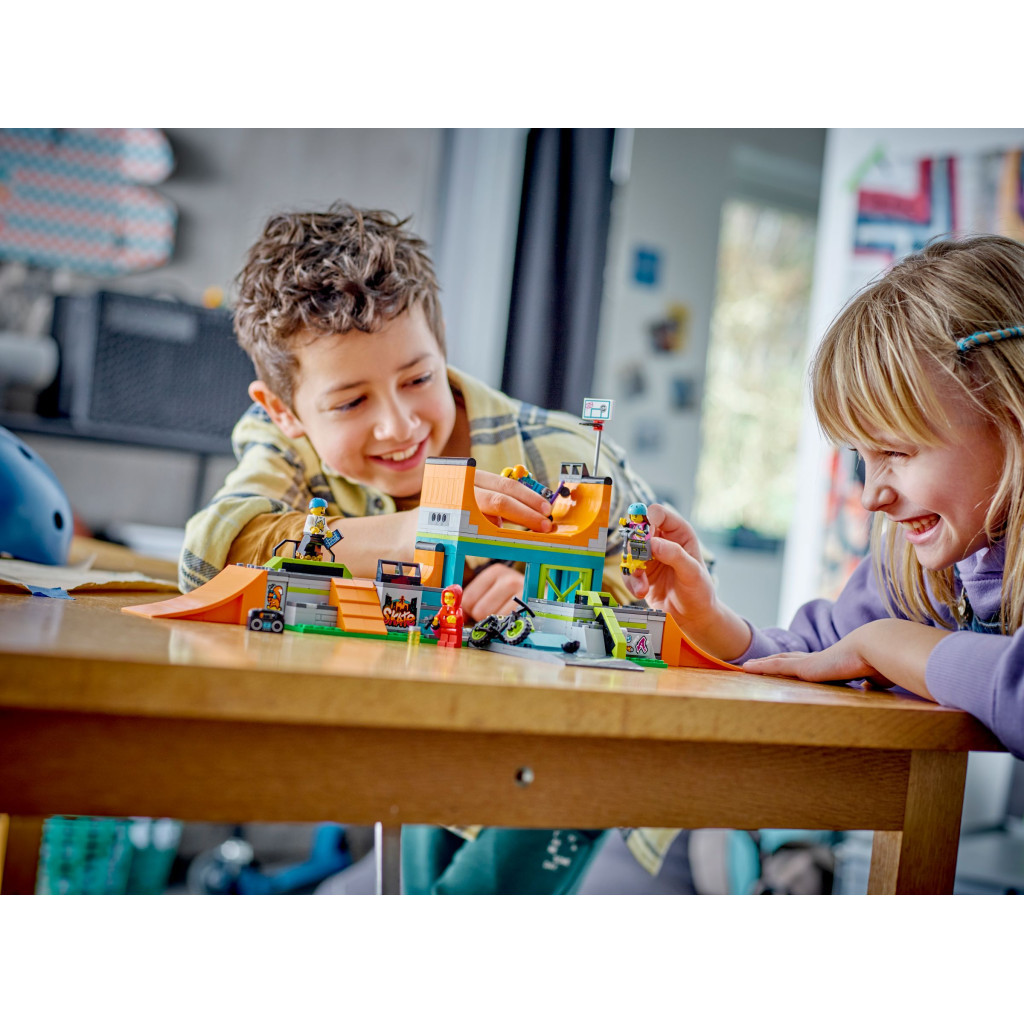 Конструктор LEGO City Вуличний скейтпарк 454 деталей (60364) - зображення 11