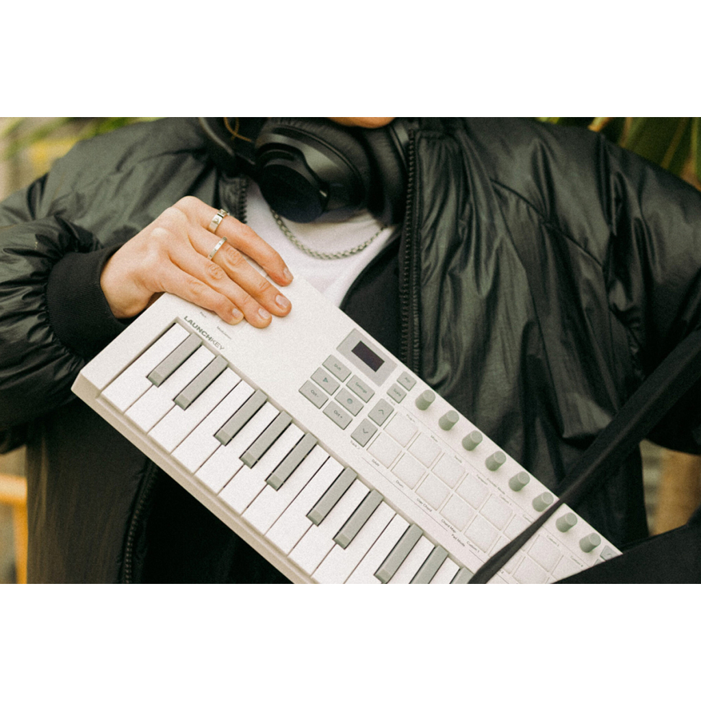 MIDI-клавіатура Novation Launchkey Mini 37 MK4 White Edition (301234) - изображение 9