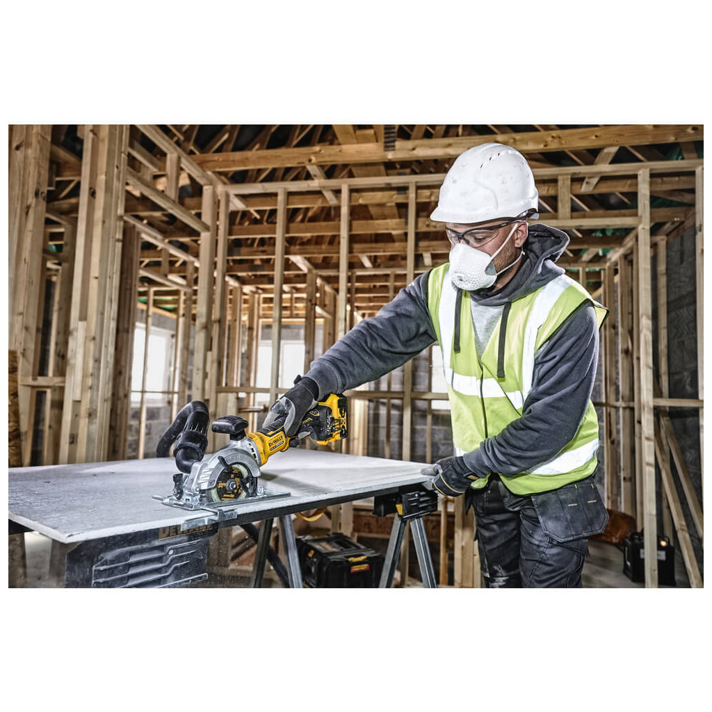 Дискова пила DeWALT 18В XR Li-Ion, безщіткова, 115х9.5 мм (без АКБ та ЗУ) (DCS571N) - зображення 6