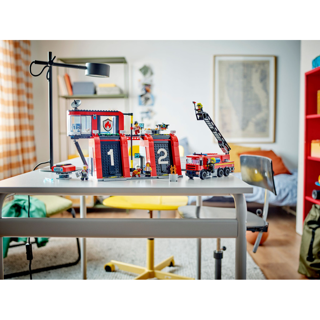 Конструктор LEGO City Пожежне депо з пожежною машиною 843 деталей (60414) - зображення 10