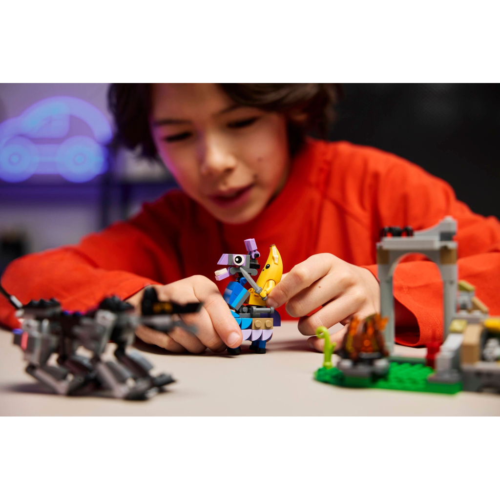 Конструктор LEGO Fortnite Табір Peely та Sparkplug (77075) - зображення 10
