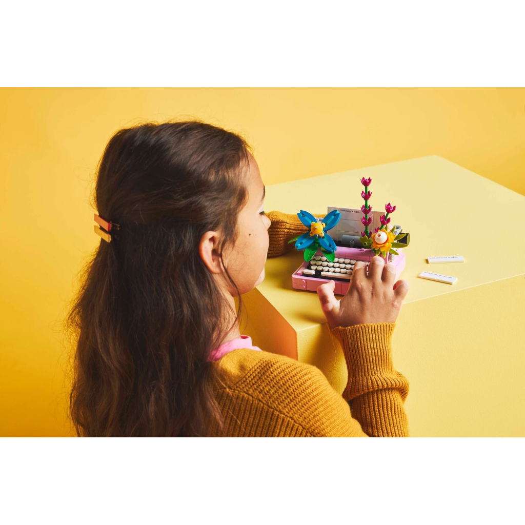 Конструктор LEGO Creator Друкарська машинка з квітами (31169) - зображення 11