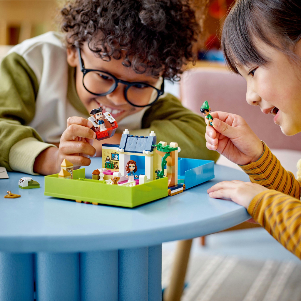 Конструктор LEGO Disney Classic Книга пригод Пітера Пена та Венді 111 деталей (43220) - зображення 6