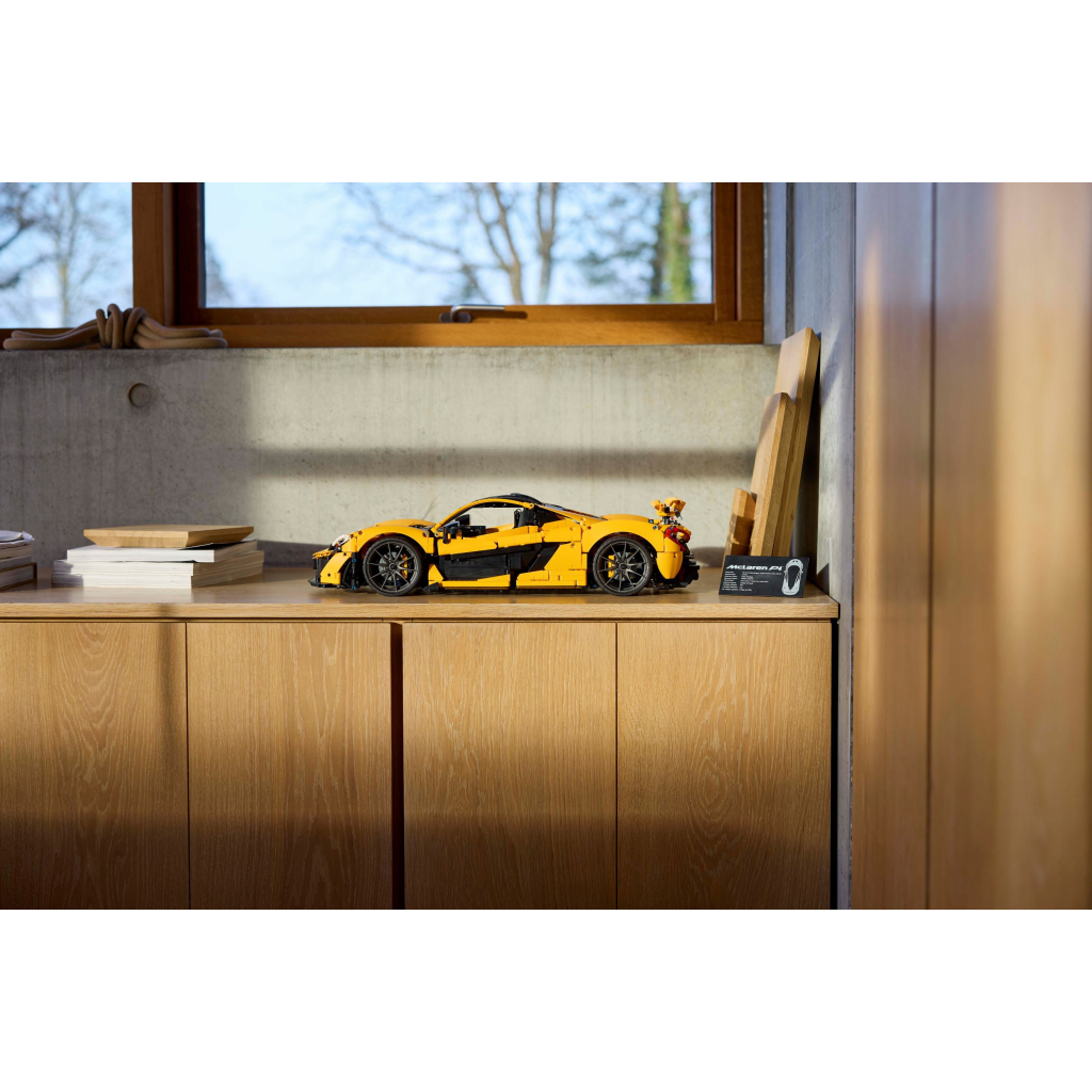 Конструктор LEGO Technic McLaren P1 3893 деталі (42172) - зображення 11