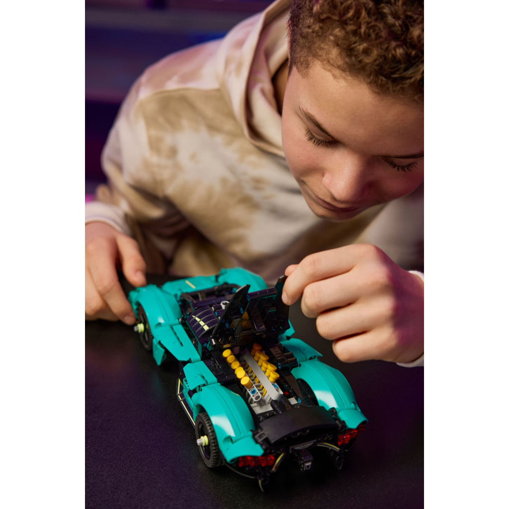 Конструктор LEGO Technic Aston Martin Valkyrie (42208) - зображення 9