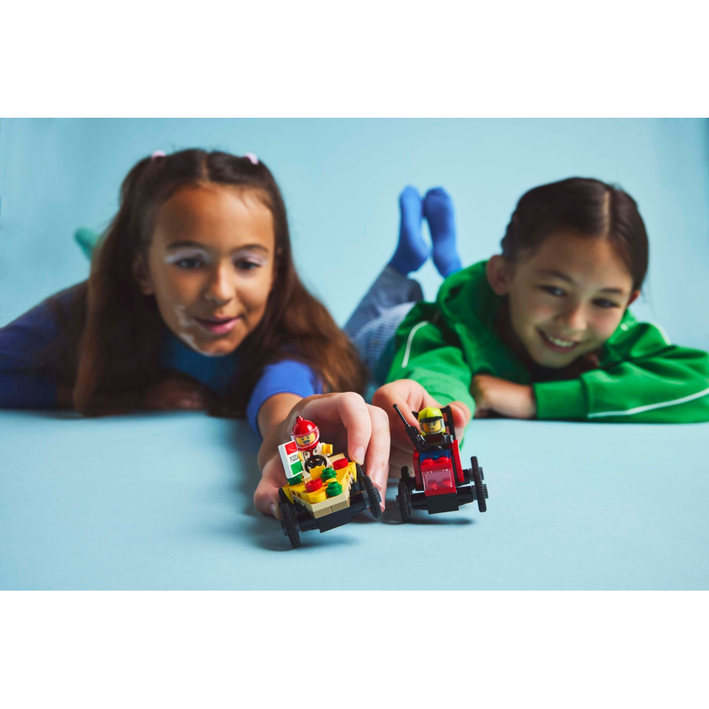 Конструктор LEGO City Піца-авто проти пожежної машини Набір перегонів (60458) - зображення 6