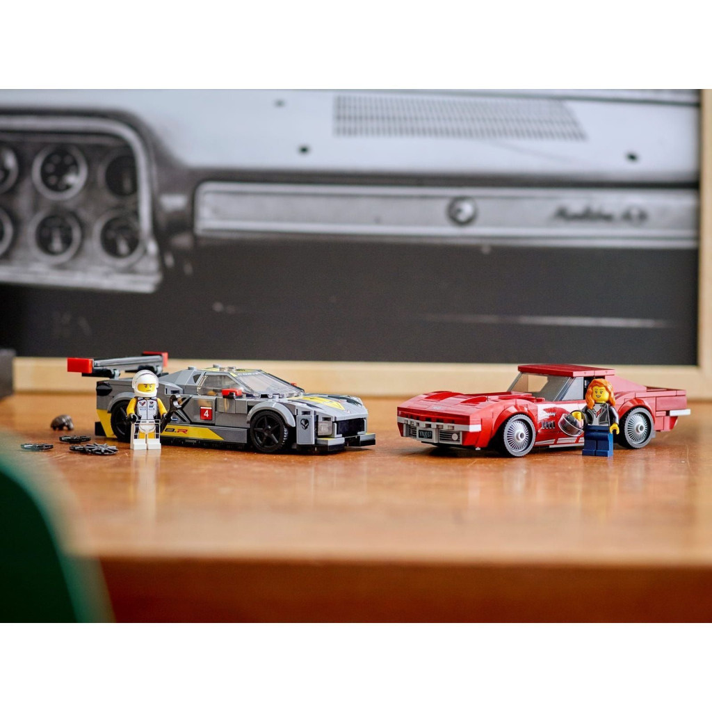 Конструктор LEGO Speed Champions Chevrolet Corvette C8.R Race Car and 1968 Chevrolet Corvette (76903) - зображення 4