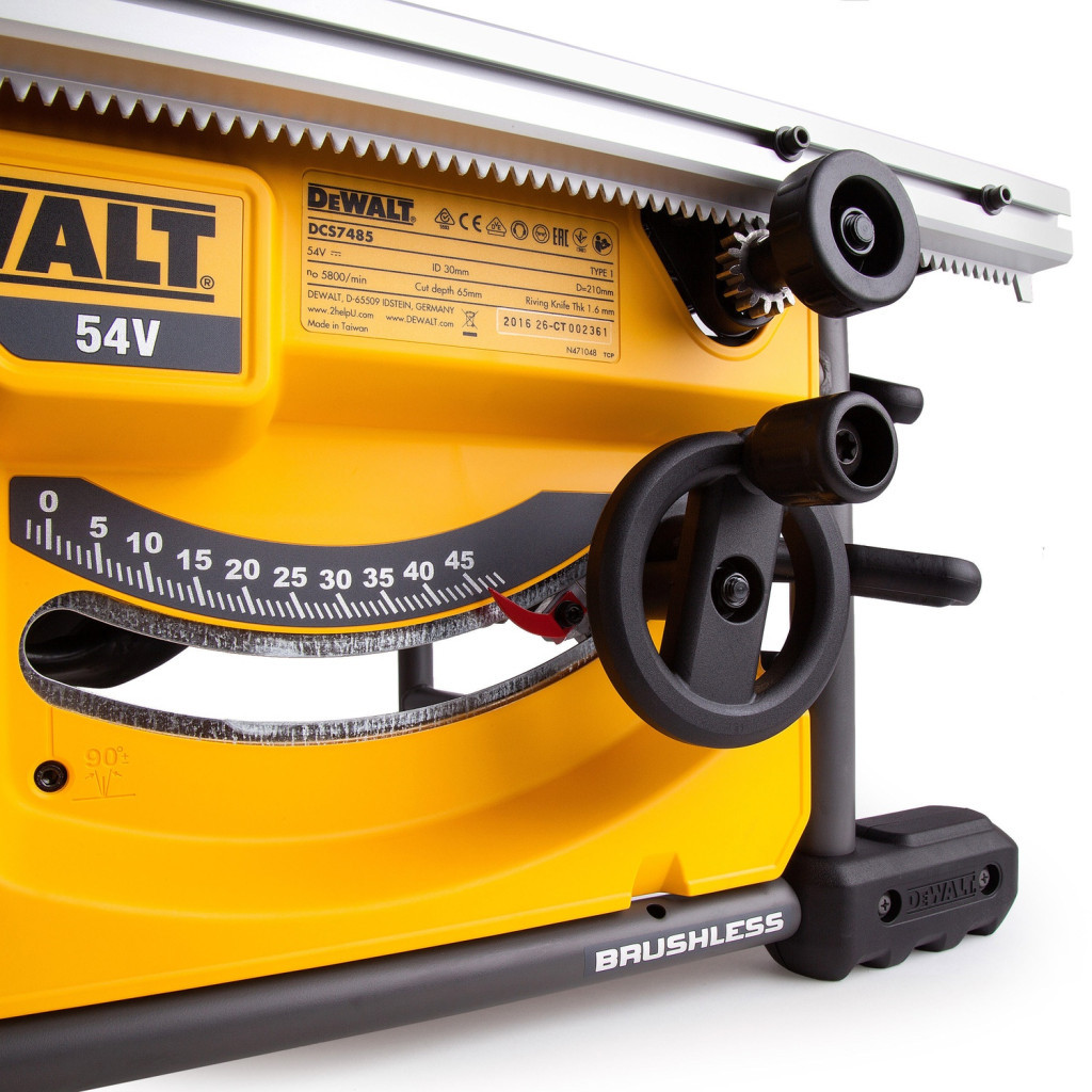 Циркулярна пила DeWALT 54В XR FLEXVOLT Li-Ion, 5800 об/хв, 210х30 мм, 21.5 кг (без АКБ та ЗП) (DCS7485N) - зображення 3