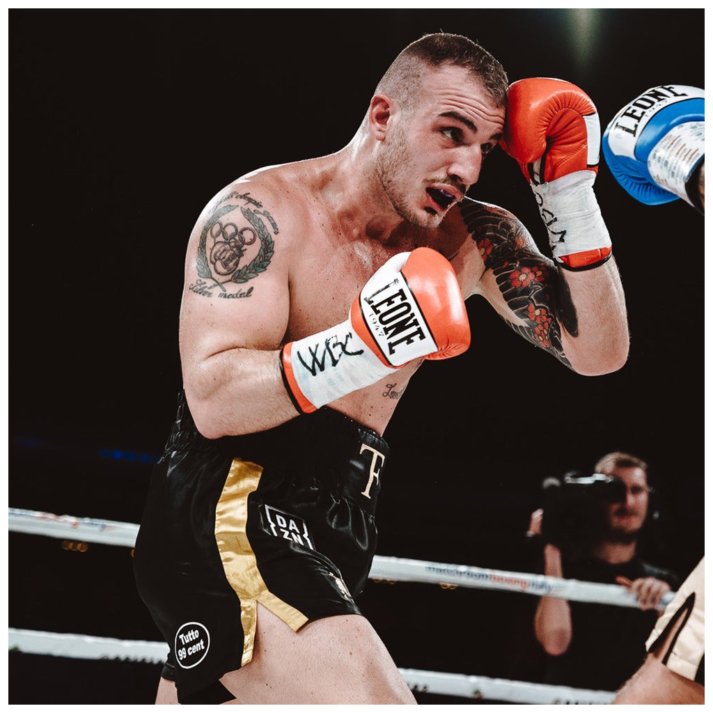 Боксерські рукавички Leone GN047 Shock Red 12 унцій (GN047_Red_12oz) - зображення 9