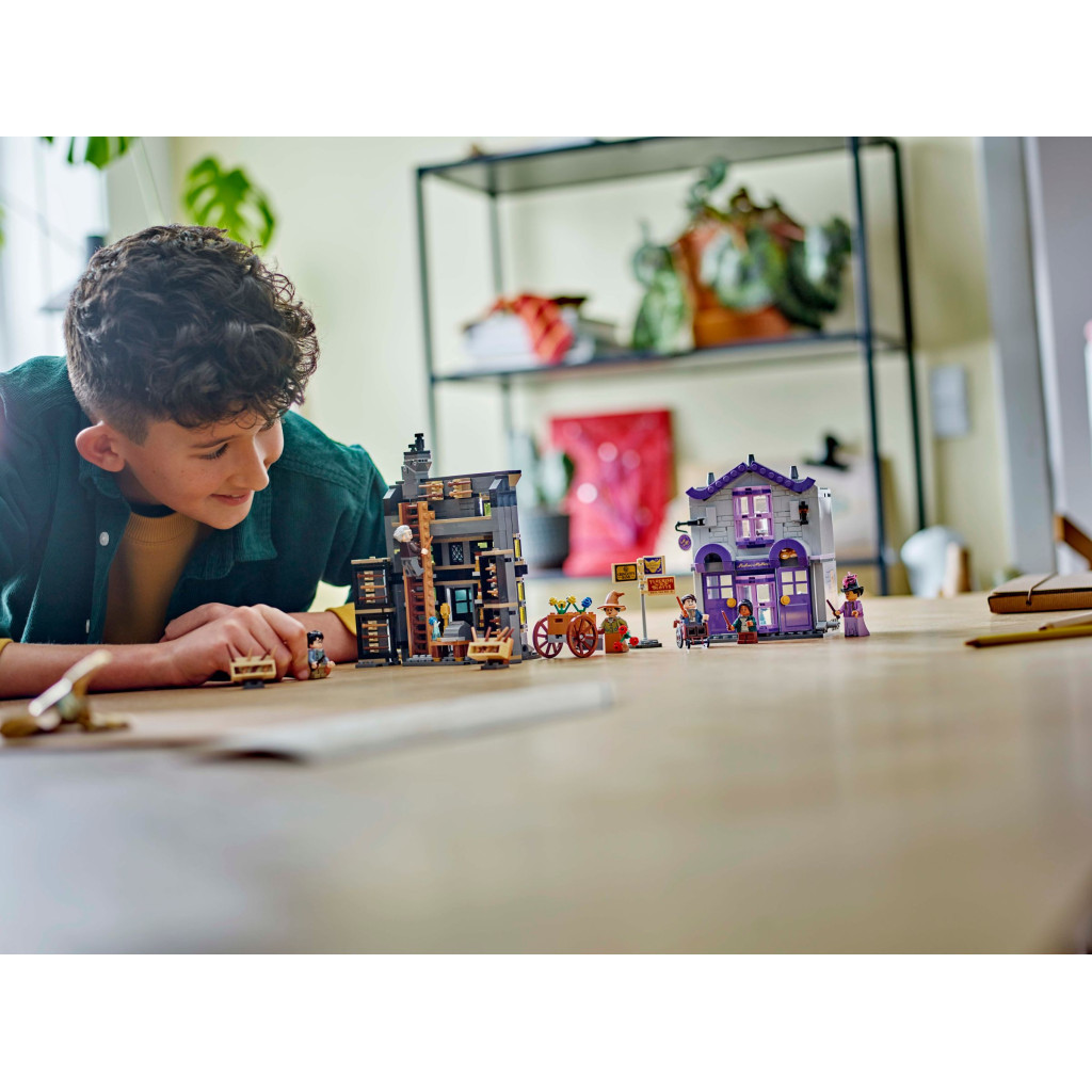 Конструктор LEGO Harry Potter Крамниці Олівандера й мантій від Мадам Малкін (76439) - зображення 9
