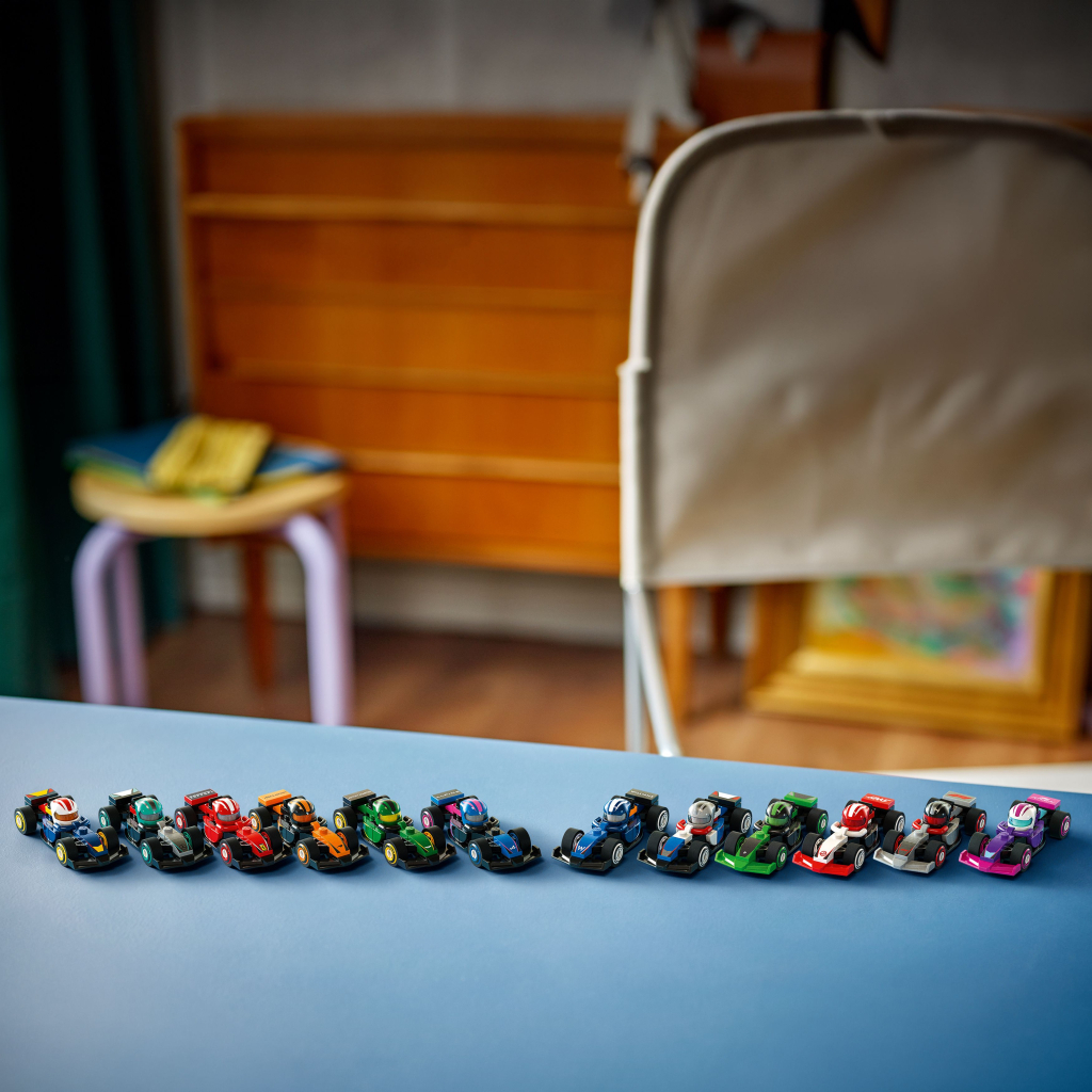 Конструктор LEGO Minifigures Колекційні автомобілі для перегонів F1 (71049) - зображення 9