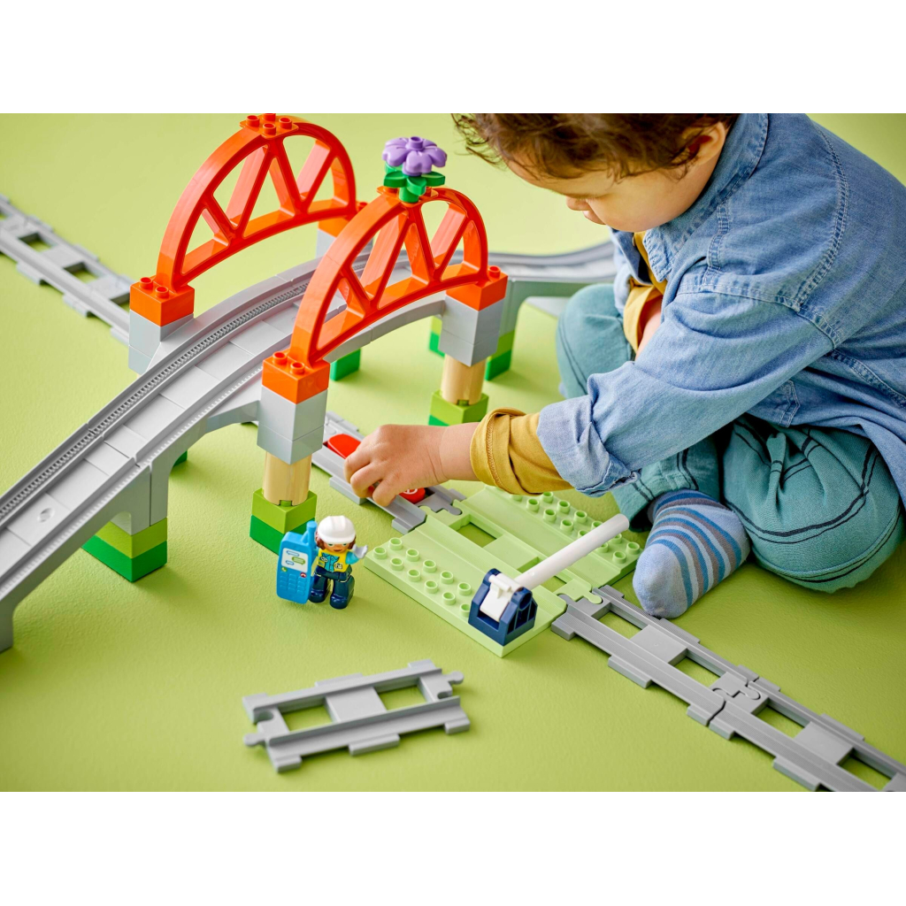 Конструктор LEGO DUPLO Town Додатковий набір. Залізничний міст і колії (10426) - зображення 7