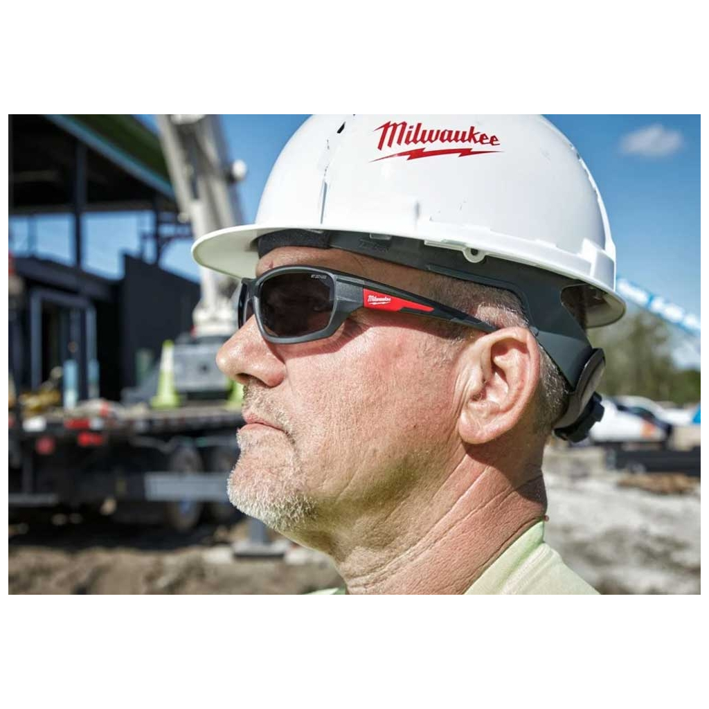 Захисні окуляри Milwaukee PERFORMANCE з покриттям AS/AF, затемнені (4932471884) - изображение 5