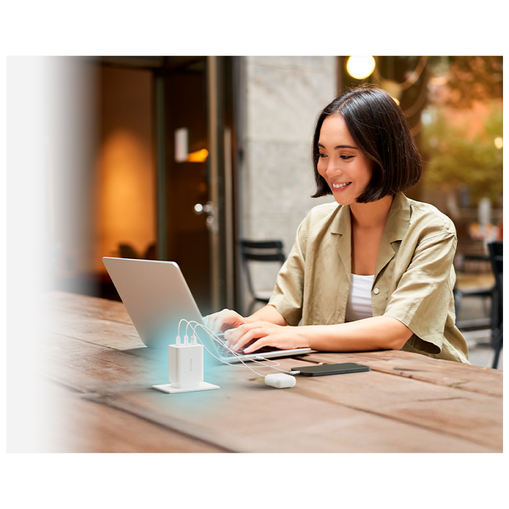 Зарядний пристрій D-Link 2xUSB-C + 1xUSB-A 65W GaN white (DCP-651) - зображення 8