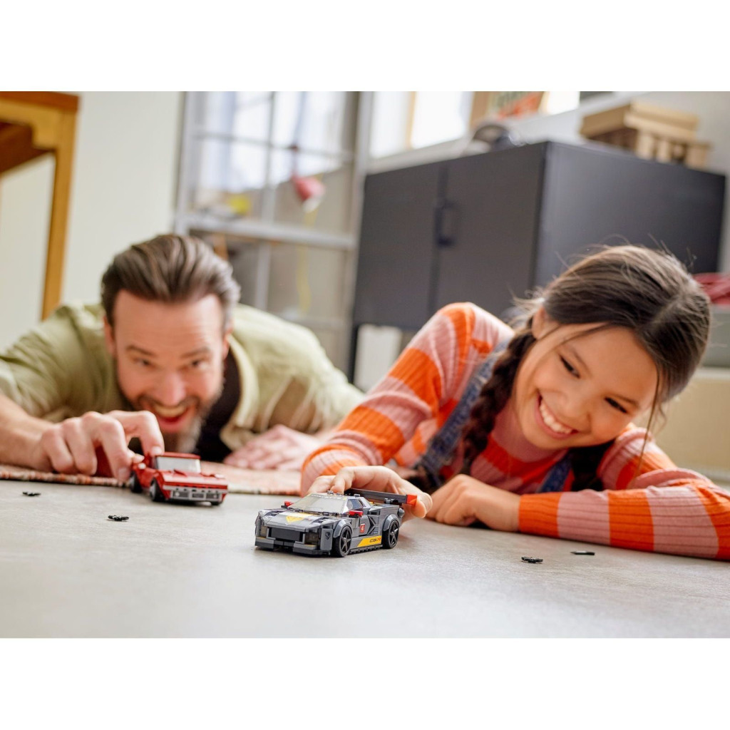 Конструктор LEGO Speed Champions Chevrolet Corvette C8.R Race Car and 1968 Chevrolet Corvette (76903) - зображення 2