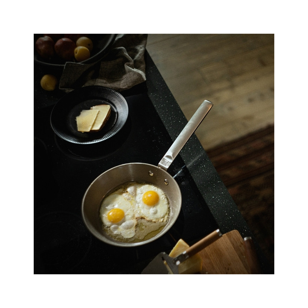 Сковорода Fiskars Norden з мінеральним покриттям 24 см (1067631) - зображення 8