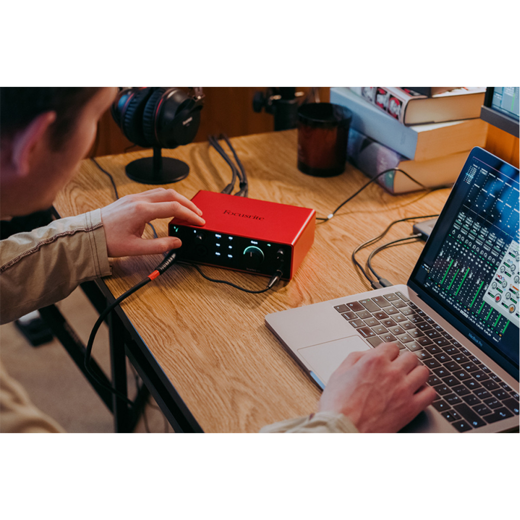 Аудіоінтерфейс Focusrite Scarlett 4i4 4th Gen (234621) - зображення 4