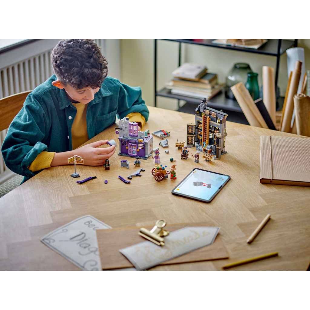 Конструктор LEGO Harry Potter Крамниці Олівандера й мантій від Мадам Малкін (76439) - зображення 11